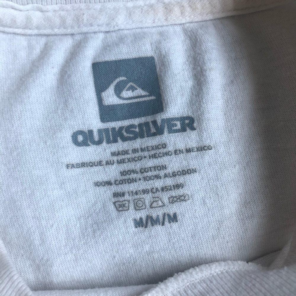 quicksilver T-shirt barely worn, size medium
